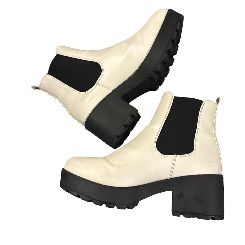 Y2K Grunge White & Black Lug Sole Chunky Combat Slip On Ankle Boots Size 7